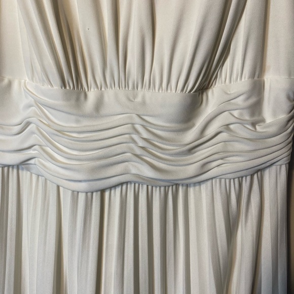 Suzi Chin Maxi Length V Neck Formal Pleated White Dress size 10 - Picture 9 of 12